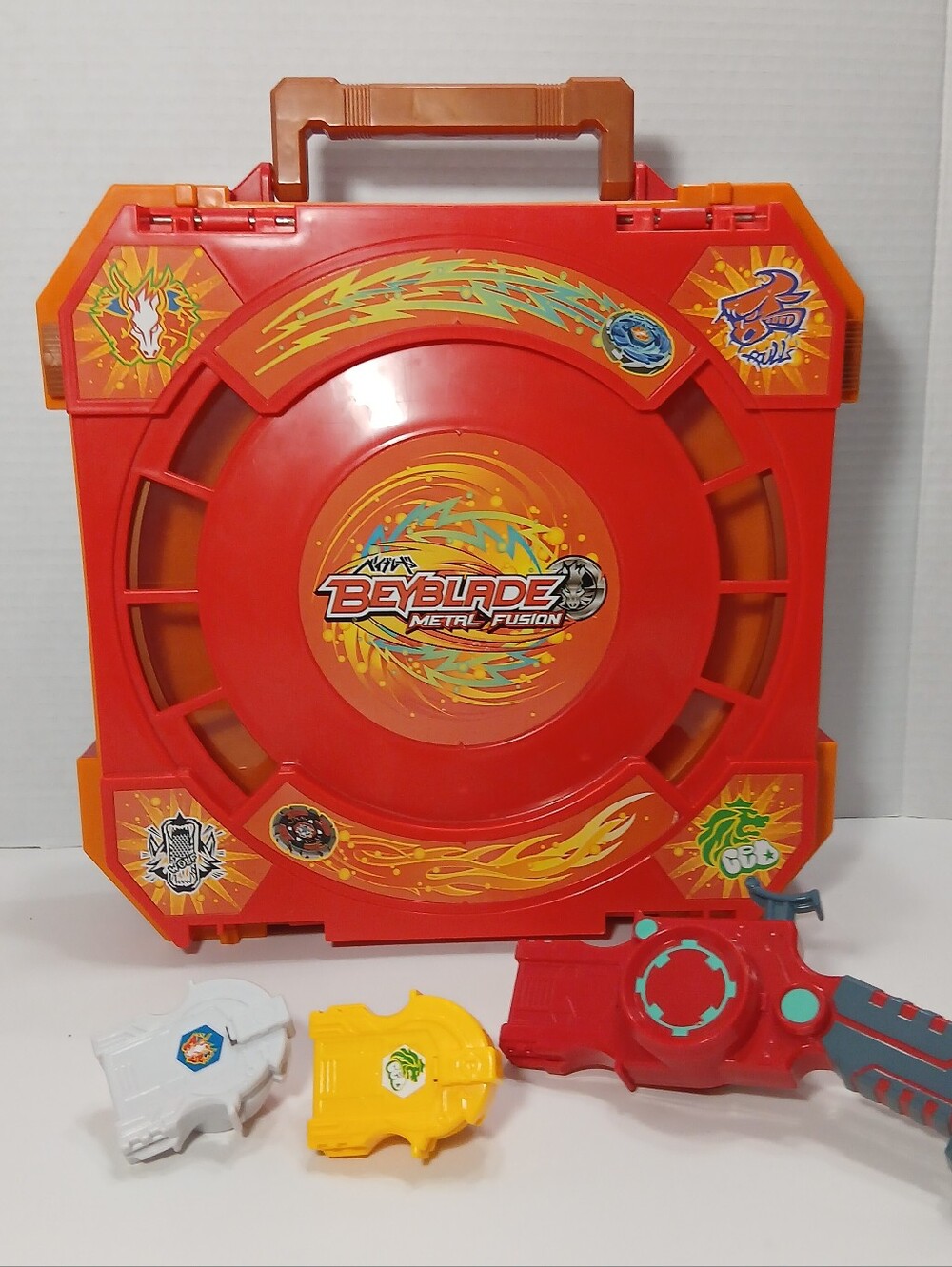 Beyblade Metal Fusion Battle Arena Stadium Folding Travel Case Plus Accessories